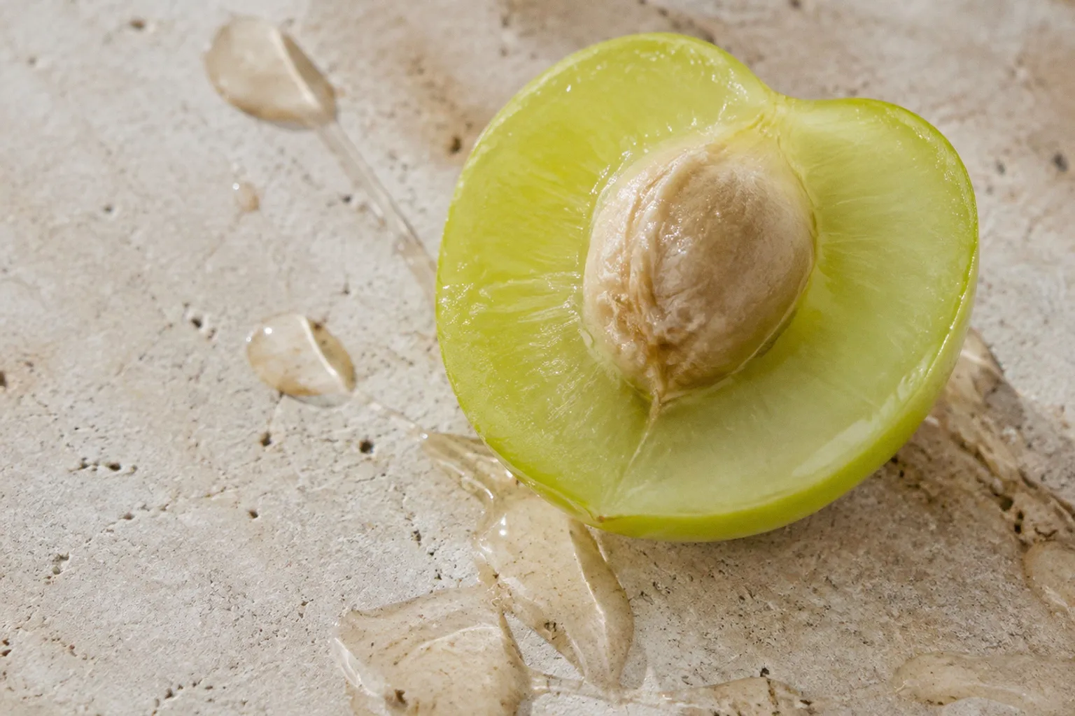 Kakadu Plum: Why Native Vitamin C Works on Acne Marks